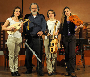 CARLO MAGNO spettacolo epico di e con Mimmo Cuticchio. Fotografie di Giulio Azzarello &copy;2014.