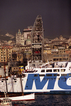 IL PORTO DI GENOVA panoramiche e particolari. Fotografie di Giulio Azzarello &copy;2014.