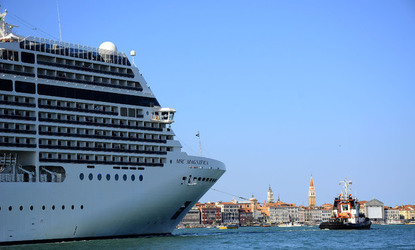 LUNGOMARE di VENEZIA. Fotografie di Giulio Azzarello &copy;2016.