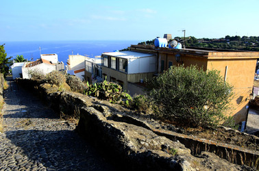 ISOLA DI USTICA il paese. Fotografie di Giulio Azzarello ©2016. ISOLA DI USTICA il paese. Fotografie di Giulio Azzarello ©2016.