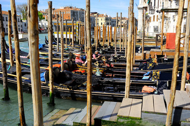 LUNGOMARE di VENEZIA. Fotografie di Giulio Azzarello &copy;2016.