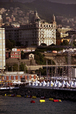 IL PORTO DI GENOVA panoramiche e particolari. Fotografie di Giulio Azzarello &copy;2014.