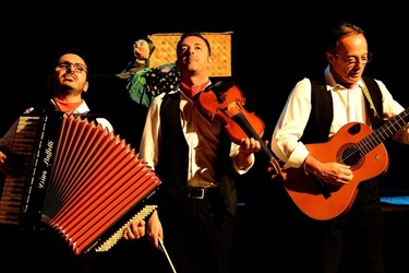 SERENATA fotografie di Giulio Azzarello ©2020. SERENATA fotografie di Giulio Azzarello ©2020.