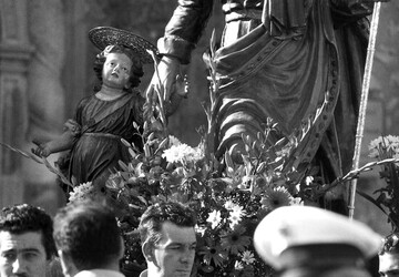 PROCESSIONE RELIGIOSA a Ganci in Sicilia. Fotografie di Giulio Azzarello &copy;2014.