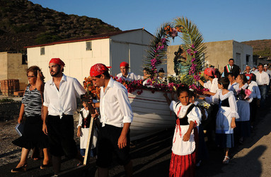 PROCESSIONE RELIGIOSA DEL MARE a Linosa. Fotografie di Giulio Azzarello ©2014. PROCESSIONE RELIGIOSA DEL MARE a Linosa. Fotografie di Giulio Azzarello ©2014.
