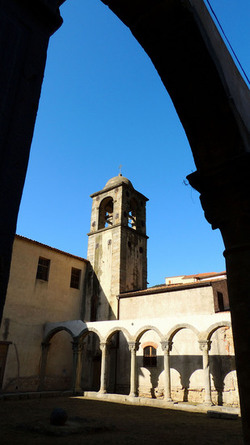 IL CHIOSTRO di S.Angelo di Brolo Messina . Fotografie di Giulio Azzarello ©2014. IL CHIOSTRO di S.Angelo di Brolo Messina . Fotografie di Giulio Azzarello ©2014.