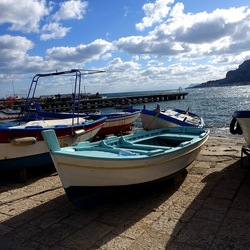 MONDELLO. Fotografe di Giulio Azzarello &copy;2023.