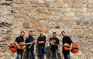 GIACOMO CUTICCHIO e il suo ensemble musicale. Fotografie di Giulio Azzarello &copy;2014.