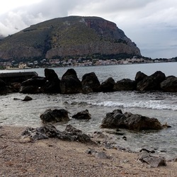 MONDELLO. Fotografie di Giulio Azzarello &copy;2022.