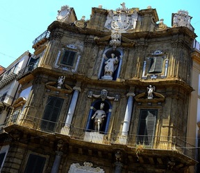 CENTRO STORICO di PALERMO fotografie di Giulio Azzarello &copy;2019.