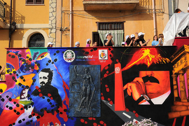 IL MURO DELL ANTIMAFIA e della legalit&agrave; a Partinico in Sicilia. Fotografie di Giulio Azzarello &copy;2014.