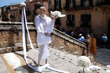 INFIORATA DI NOTO barocca in Sicilia. Fotografie di Giulio Azzarello ©2014. INFIORATA DI NOTO barocca in Sicilia. Fotografie di Giulio Azzarello ©2014.