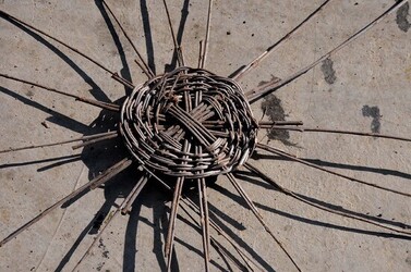 CESTO tipico tradizionale siciliano impagliato. Fotografie di Giulio Azzarello &copy;2014.