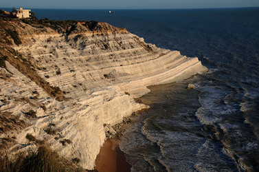 SCALA DEI TURCHI in Sicilia. Fotografie di Giulio Azzarello &copy;2014.