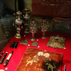 LA SINAGOGA di CRACOVIA. Fotografie di Giulio Azzarello ©2016. LA SINAGOGA di CRACOVIA. Fotografie di Giulio Azzarello ©2016.