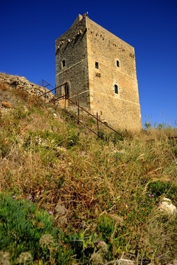 CASTELLO di Campofelice di Roccella. Fotografie di Giulio Azzarello &copy;2020.