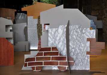 ANNE CLEMENCE de GROLEE e una sua installazione. Fotografie di Giulio Azzarello &copy;2014.