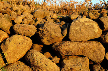 ISOLA DI USTICA pietre. Fotografie di Giulio Azzarello &copy;2016.