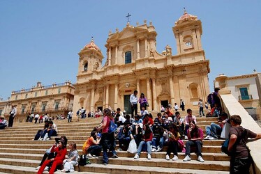 INFIORATA DI NOTO barocca in Sicilia. Fotografie di Giulio Azzarello ©2014. INFIORATA DI NOTO barocca in Sicilia. Fotografie di Giulio Azzarello ©2014.