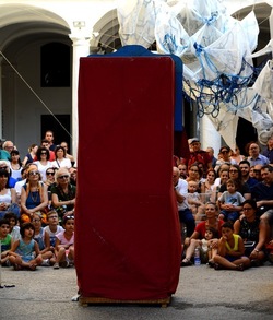 BRUNO LEONE Pulcinella. Fotografie di Giulio Azzarello ©2020. BRUNO LEONE Pulcinella. Fotografie di Giulio Azzarello ©2020.