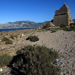 RUDERE DI PIETRA. Fotografie di Giulio Azzarello &copy;2022.