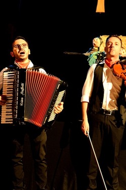 SERENATA fotografie di Giulio Azzarello ©2020. SERENATA fotografie di Giulio Azzarello ©2020.
