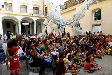 BRUNO LEONE Pulcinella. Fotografie di Giulio Azzarello ©2020. BRUNO LEONE Pulcinella. Fotografie di Giulio Azzarello ©2020.