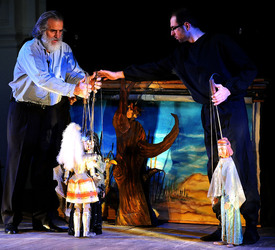 OPERA DEI PUPI di Mimmo Cuticchio in uno spettacolo natalizio a Palermo. Fotografie di Giulio Azzarello ©2014. OPERA DEI PUPI di Mimmo Cuticchio in uno spettacolo natalizio a Palermo. Fotografie di Giulio Azzarello ©2014.