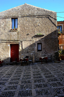 ERICE e il suo QUARTIERE SPAGNOLO.Fotografie di Giulio Azzarello &copy;2014.