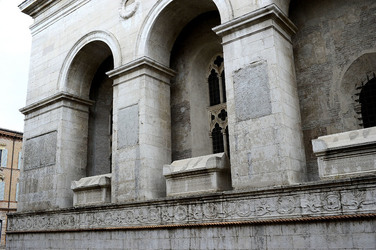 TEMPIO MALATESTIANO e SPIAGGIA di Rimini. Fotografie di Giulio Azzarello &copy;2016.