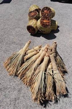 CESTO tipico tradizionale siciliano impagliato. Fotografie di Giulio Azzarello &copy;2014.