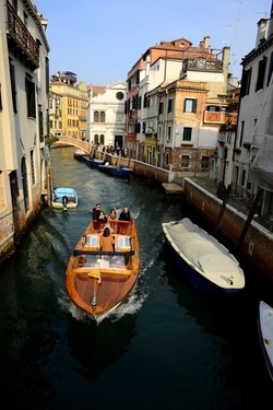 VENEZIA fotografie di Giulio Azzarello ©2022.