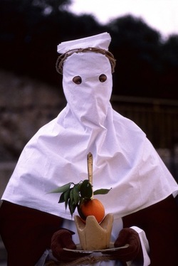 LA CERCA processione religiosa. Fotografie di Giulio Azzarello &copy;1996 2021.