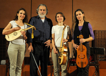 CARLO MAGNO spettacolo epico di e con Mimmo Cuticchio. Fotografie di Giulio Azzarello &copy;2014.