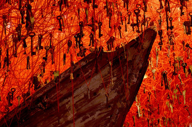 BIENNALE di VENEZIA padiglione giapponese. Foto di Giulio Azzarello &copy;2015 2016. Opera di Chiharu Shiota The KEY in the HAND .