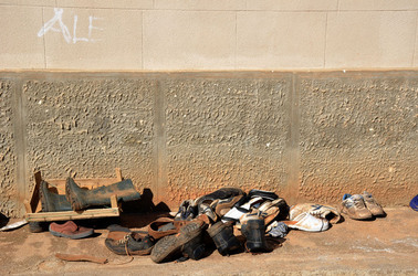 SCARPE di persone povere. Fotografie di Giulio Azzarello &copy;2016.