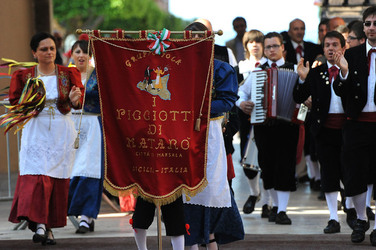 GRUPPO FOLK SICILIANO a Marsala. Fotografie di Giulio Azzarello &copy;2014.