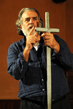 CARLO MAGNO spettacolo epico di e con Mimmo Cuticchio. Fotografie di Giulio Azzarello &copy;2014.