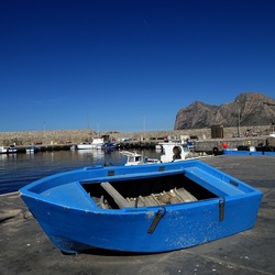 ISOLA. Fotografie di Giulio Azzarello &copy;2024.