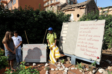 LAPIDE BORSELLINO a Palermo. Fotografie di Giulio Azzarello ©2014.