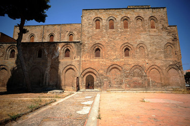 CHIESA E CHIOSTRO DELLA MAGIONE a Palermo panoramiche e particolari. Fotografie di Giulio Azzarello ©2014. CHIESA E CHIOSTRO DELLA MAGIONE a Palermo panoramiche e particolari. Fotografie di Giulio Azzarello ©2014.