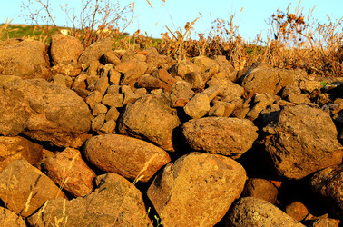 ISOLA DI USTICA pietre. Fotografie di Giulio Azzarello &copy;2016.