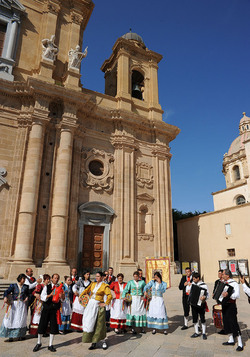 GRUPPO FOLK SICILIANO a Marsala. Fotografie di Giulio Azzarello &copy;2014.