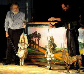 OPERA DEI PUPI di Mimmo Cuticchio in uno spettacolo natalizio a Palermo. Fotografie di Giulio Azzarello ©2014. OPERA DEI PUPI di Mimmo Cuticchio in uno spettacolo natalizio a Palermo. Fotografie di Giulio Azzarello ©2014.