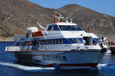 Il PORTO DI FAVIGNANA in Sicilia visioni panoramiche o particolari. Fotografie di Giulio Azzarello &copy;2014.