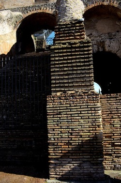 COLOSSEO Roma. Fotografie di Giulio Azzarello ©2020. COLOSSEO Roma. Fotografie di Giulio Azzarello ©2020.
