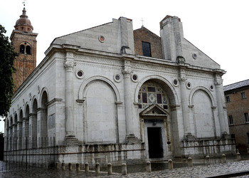 TEMPIO MALATESTIANO e SPIAGGIA di Rimini. Fotografie di Giulio Azzarello &copy;2016.