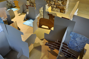 ANNE CLEMENCE de GROLEE e una sua installazione. Fotografie di Giulio Azzarello &copy;2014.