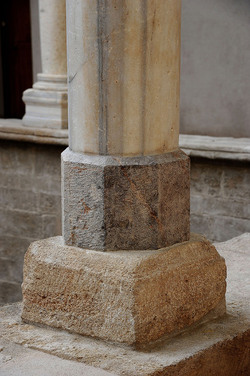 LOGGIATO arabo normanno allo Steri di Palermo. Fotografie di Giulio Azzarello &copy;2014.