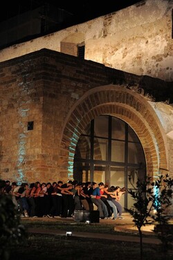 DANZE URBANE contemporanee per le vie di Palermo. Fotografie di Giulio Azzarello &copy;2014.